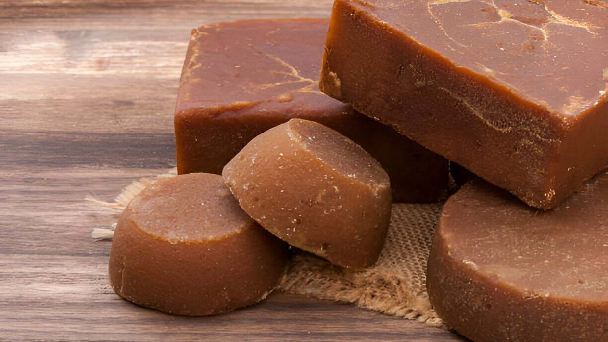 wellhealthorganic.com:jaggery-with-incredible-health-benefits